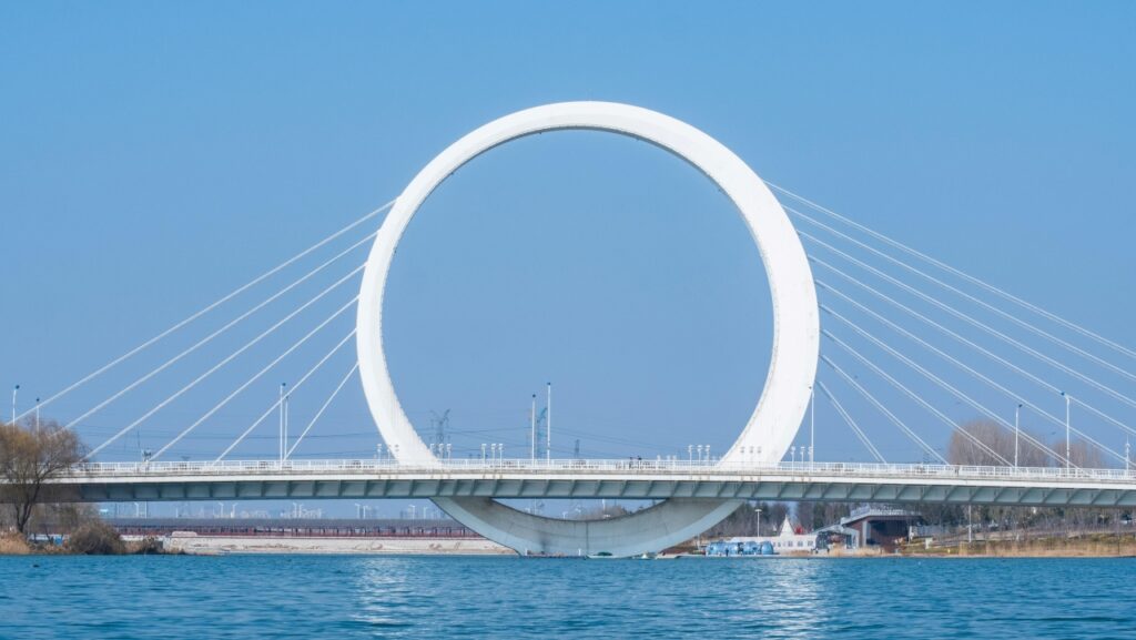 арочный мост в виде кольца